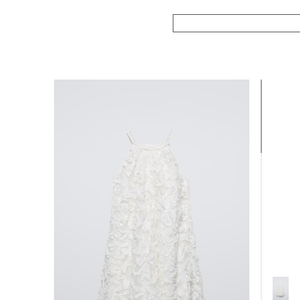 O vestido usado por Manuella e por Maria Flor é da Zara, e está custando R$ 239,00.