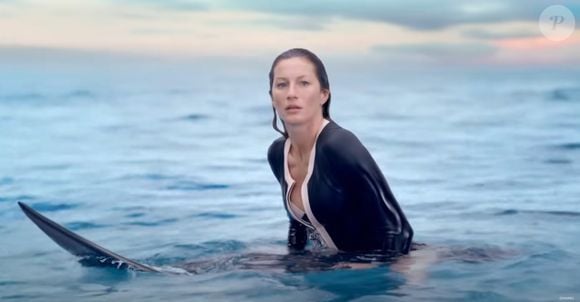 Quase ninguém lembra, mas há 10 anos Gisele Bündchen se tornou protagonista do vídeo da uma campanha do perfume Chanel n° 5, lançado pela grife em outubro de 2014.