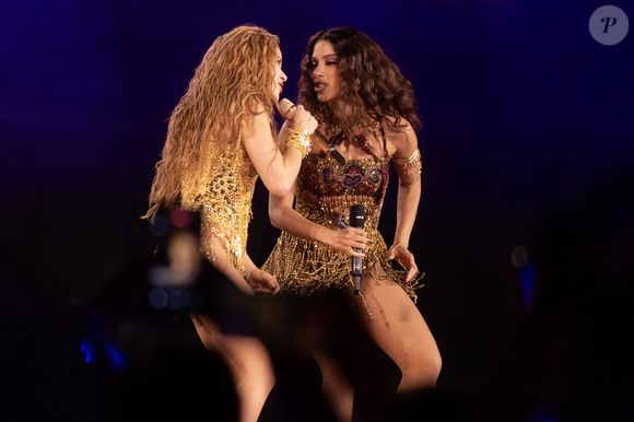 Shakira e Anitta arrasam em show no RJ