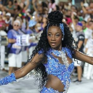 Rainha de bateria da Beija-Flor, Lorena Raissa estudou em escola pública e passou pelo instituto montado pela agremiação