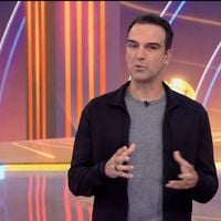 Nem armário, nem descarte: os looks de Tadeu Schmidt na penúltima semana do 'BBB 25' vão ter um destino inédito - e especial