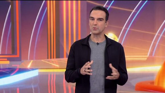 Nem armário, nem descarte: os looks de Tadeu Schmidt na penúltima semana do 'BBB 25' vão ter um destino inédito - e especial