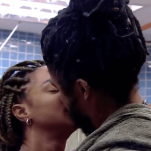 'BBB 25': Diogo Almeida e Aline Patriarca protagonizaram uma cena um tanto quanto inusitada que chamou a atenção do telespectador, na madrugada do último domingo (02).