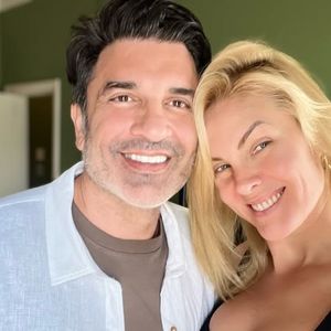 A apresentadora Ana Hickmann casou no civil com Edu Guedes.