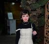 Se o dress code da noite era "misture fofura com atitude", Klara Castanho entregou T-U-D-O! A atriz apostou em um visual que é a cara do inverno fashionista: camadas bem pensadas, texturas elegantes e uma pegada retrô com tempero moderno
