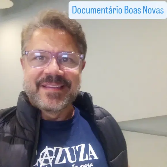 Hoje, 26 anos após a exibição da trama na TV Globo, ele se dedica ao teatro e compartilha memórias do passado nas redes sociais