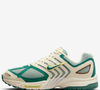 O novo Nike Air Pegasus 2K5 aposta em uma estética futurista com inspiração nos clássicos tênis de corrida dos anos 90, unindo conforto, estilo e a tendência gorpcore que domina a moda em 2026