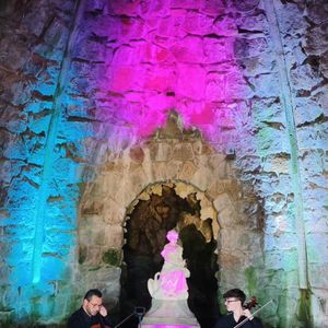 O Lago da Cascata, um dos cartões-postais da Quinta da Regaleira, foi inspirado no rio Letes, da mitologia grega, e se conecta aos túneis subterrâneos da propriedade