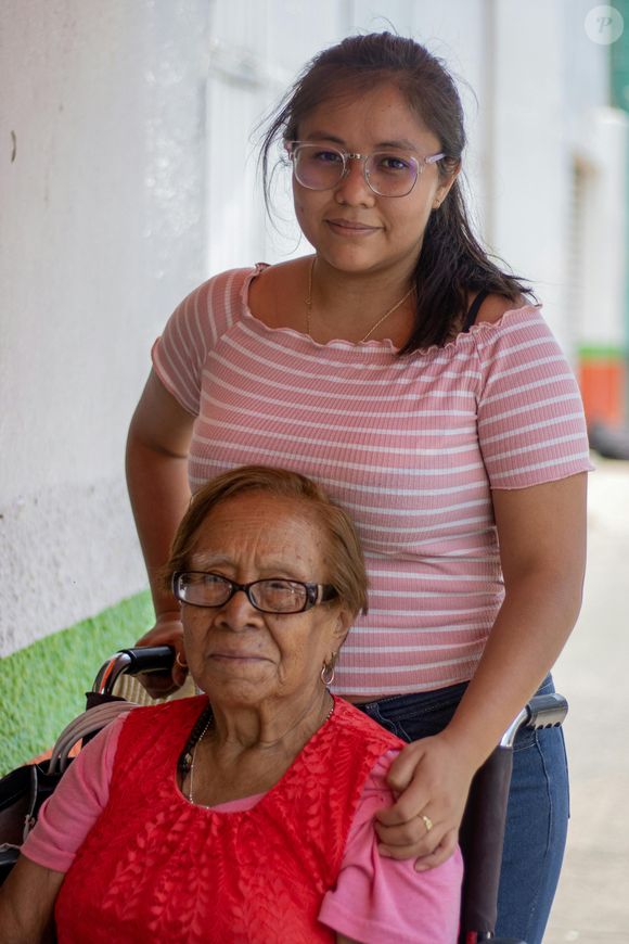 Encontramos alguns exames e receitas médicas e descobri que minha mãe enfrentou ansiedade e depressão sem nunca compartilhar isso comigo