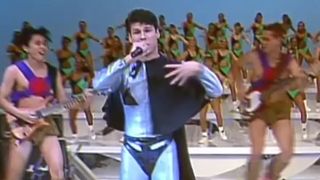 O detalhe chocante revelado 30 anos após trágica morte de Mamonas Assassinas em acidente de avião: exumação revela fato surpreendente sobre o vocalista Dinho