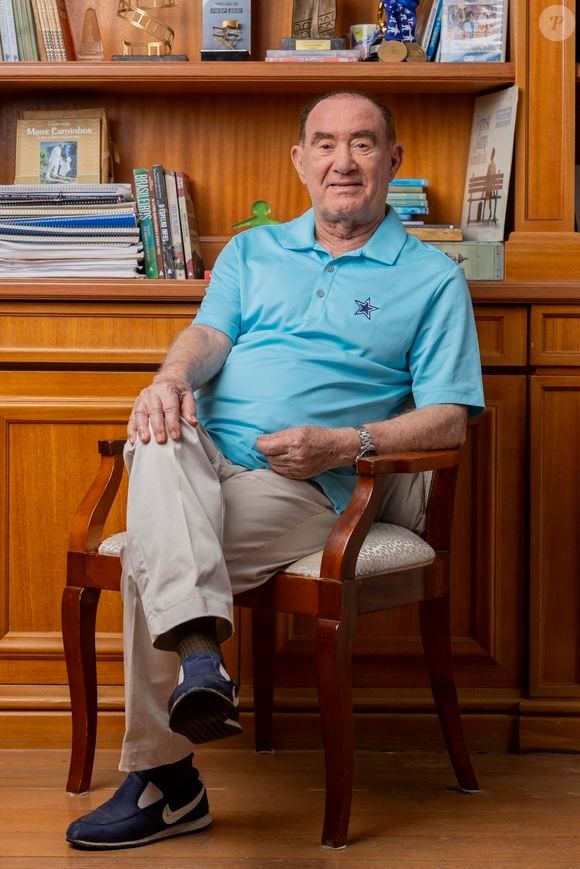 'Renato Aragão Como pai, sempre foi severo na hora de chamar a atenção de um filho. Bem, menos com a Juliana. Ele faz suas mais absurdas vontades', disse Martha Rangel, sua primeira mulher, em 1980