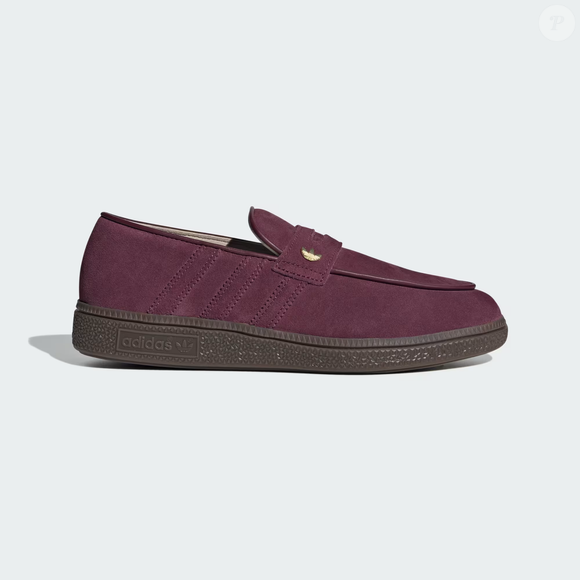 O que antes parecia um típico 'sapato de avó' agora é um dos calçados mais desejados de 2026. O Adidas Loafer Handball Spezial resgata um clássico de 1979 e aposta em conforto, elegância e versatilidade para conquistar espaço até nos looks de trabalho