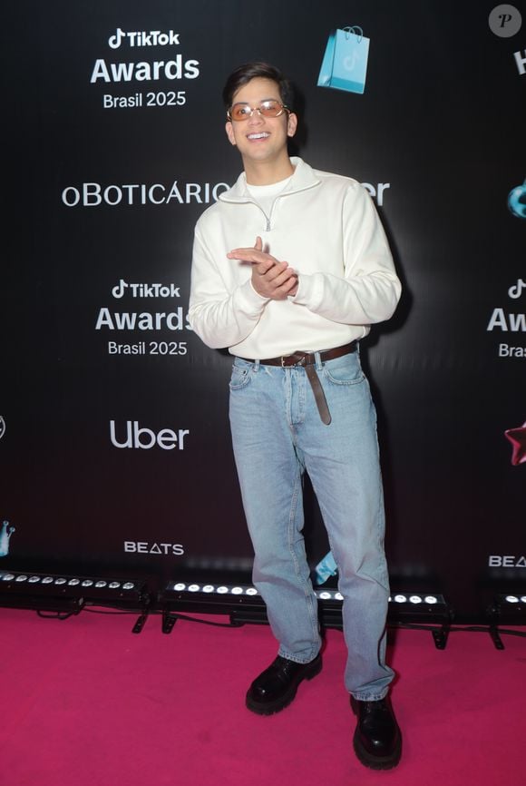 Novo fenômeno da música, Leo Foguete marcou presença no TikTok Awards