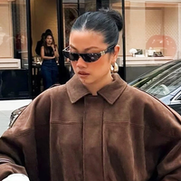 Esta é a jaqueta viral da ZARA que nos fez amar a camurça; descobrimos uma peça idêntica que custa menos da metade do preço