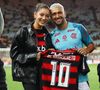 Arrascaeta, do Flamengo, e a mulher foram vítimas de tentativa de assalto na saída do Maracanã após jogo contra o Palmeiras em 19 de outubro de 2025