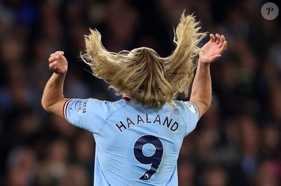Como um bom ouvinte, Haaland nunca mais cortou seu cabelo desde então