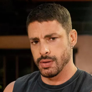 Cauã Reymond está no centro de supostas polêmicas que rondam os bastidores de 'Vale Tudo', nas últimas semanas.