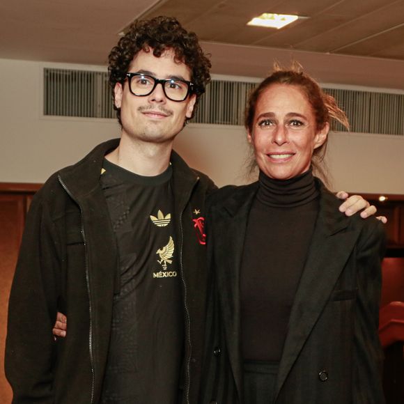 Andrea Beltrão fez rara aparição com o filho mais velho, Francisco, fruto do casamento com o diretor Maurício Farias