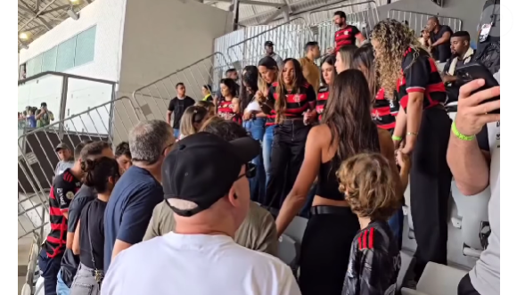 Em setembro do ano passado, o Flamengo levantou a taça da Copa do Brasil após vencer o Atlético-MG por 1 a 0 na Arena MRV, em Belo Horizonte. Nos bastidores da conquista, Gisellen mobilizou uma corrente de oração entre as esposas dos jogadores