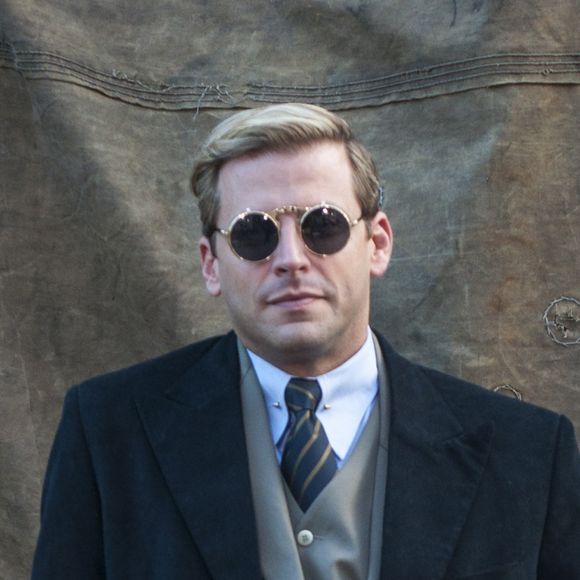 O vilão Teodoro, vivido por Henri Castelli na novela 'Tempo de Amar' (2017), fez ator mudar a cor do cabelo