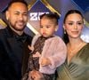Poderosos! Grávida, Bruna Biancardi vai a leilão com Neymar e Mavie, que usa look de R$ 8,6 mil; veja fotos