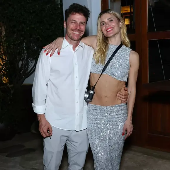 Carolina Dieckmmann vive um relacionamento firme com o diretor Tiago Worcman há quase 22 anos