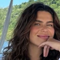 Ex de Cauã Reymond, Mariana Goldfarb faz topless em foto com 'cabelos ao vento' e web resgata polêmica com ator: 'Deus te deu livramento'