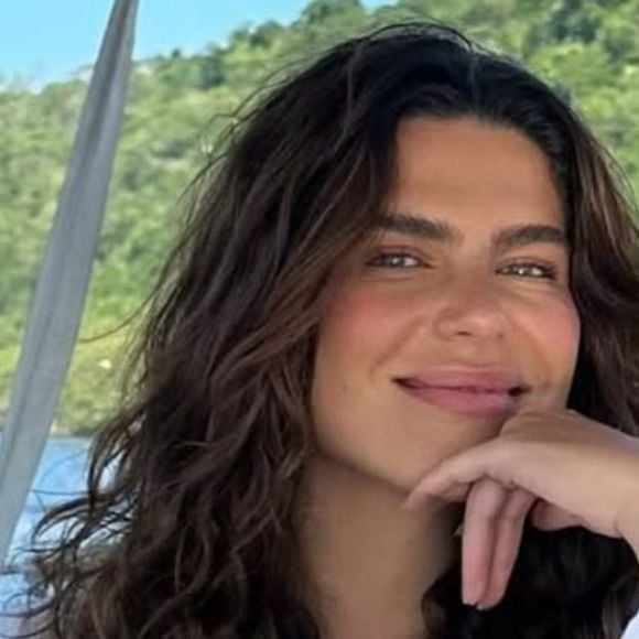 Ex de Cauã Reymond, Mariana Goldfarb faz topless em foto com e web dispara sobre polêmica com ator: 'Deus te deu livramento'