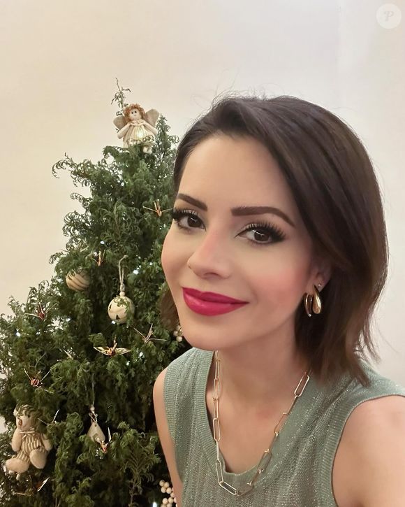 Sandy está com 43 anos e ostenta uma beleza natural que deixa todo mundo de queixo caído