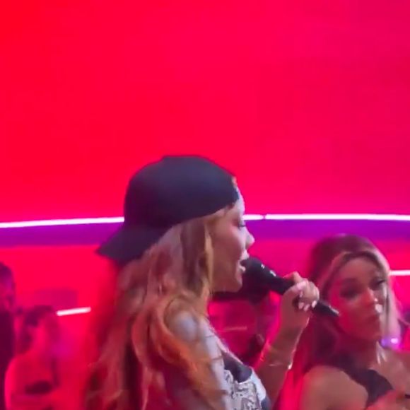 Ludmilla agitou o pessoal que estava presente no seu after com várias músicas.