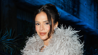 Após viagem romântica com Shawn Mendes, Bruna Marquezine muda o visual; veja resultado