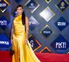 Rafaella Santos completou o look com uma bolsa e joias de ouro e brilhantes