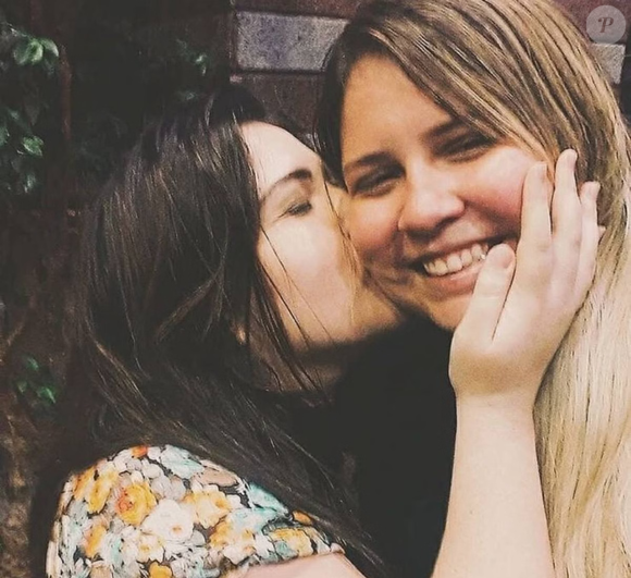 Bruna Tomaz, fã de Marília Mendonça, diz que foi ameaçada de processo após tentar vender uma camisa do fã-clube que fundou