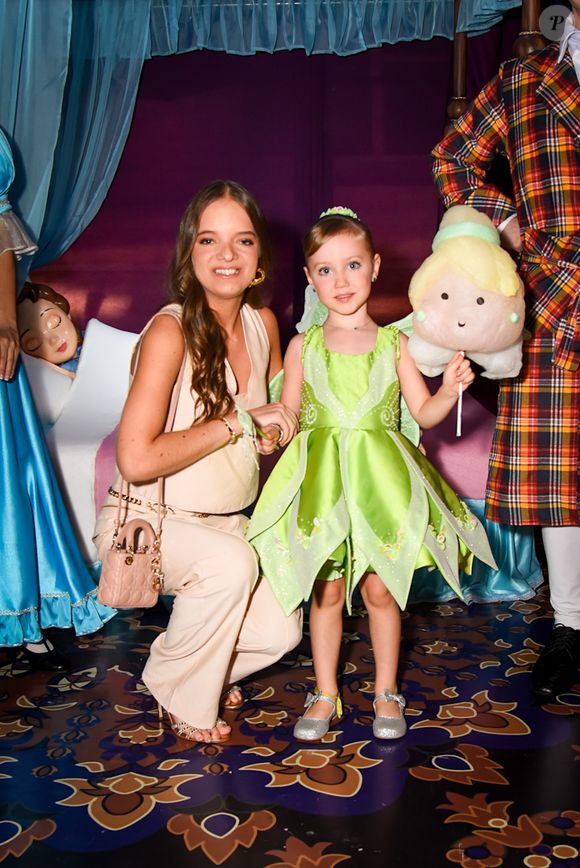 Rafaella Justus com a irmã, Vicky, na festa de aniversário de 5 anos da menina