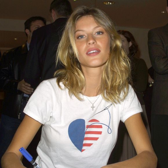 Web resgata histórico político da modelo e levanta suspeitas sobre suposto alinhamento com a direita internacional