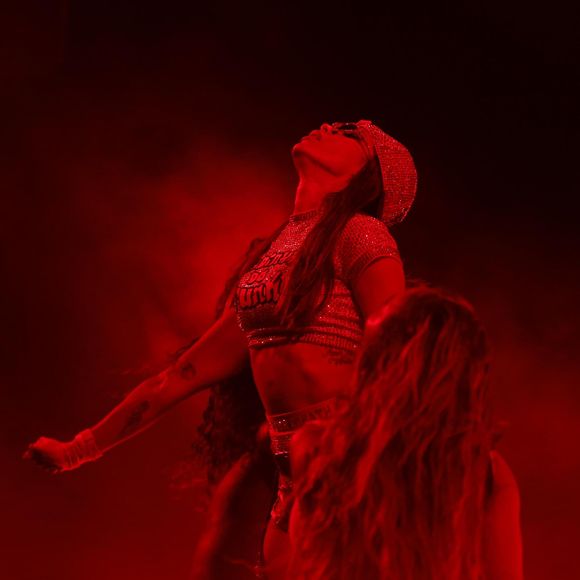 Anitta voltou a se envolver em polêmica com fã durante show em São Luís (Maranhão)