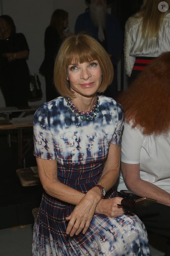 Anna Wintour segue influente mesmo após deixar o cargo de editora-chefe, liderando decisões globais na moda