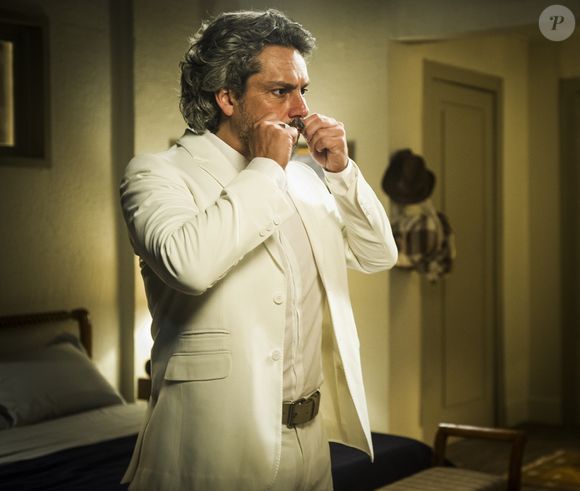 O poderoso Comendador José Alfredo, imortalizado por Alexandre Nero em 'Império', retornará literalmente à cena, aparecendo vivo em capítulos que giram em torno de Kasper DaMatta (Miguel Falabella), um misterioso colecionador de arte.