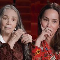 ‘Você é adulta’: Gabriela Duarte tenta impedir Regina de falar sobre política e protagoniza climão com repórter e mãe em entrevista