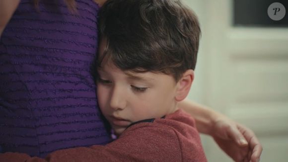 Filho de criação de Ceyda, Arda fica incomodado com a presença do filho biológico da artista, na novela 'Força de Mulher', no capítulo de sexta-feira 6 de junho de 2025