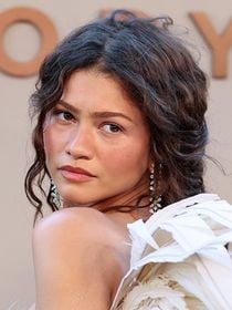 Adeus ao efeito de cílios postiços: aprendi com Zendaya que os cílios naturais estão na moda na maquiagem do Inverno 2026