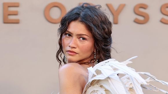 Adeus ao efeito de cílios postiços: aprendi com Zendaya que os cílios naturais estão na moda na maquiagem do Inverno 2026