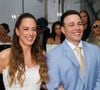 Com buquê de girassóis, Silvia Abravanel aposta em simbolismo e autenticidade no visual do casamento