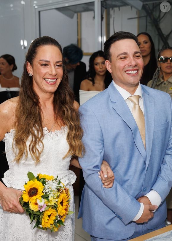 Com buquê de girassóis, Silvia Abravanel aposta em simbolismo e autenticidade no visual do casamento