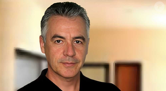 Fábio Junqueira, por sua vez, foi o médico Fabrício em 'História de Amor'. Em 2008, ele foi diagnosticado com câncer no cérebro, permanecendo na Casa de Saúde São José, no Rio de Janeiro.