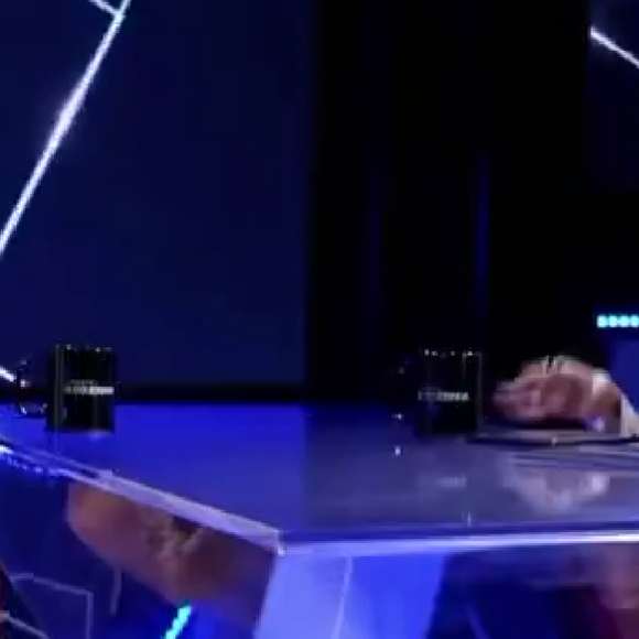 Atriz Deborah Secco esteve marcando presença no programa 'De Frente Com Blogueirinha', nesta última segunda-feira (28).