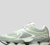 Com estética noventista e design futurista, o New Balance ABZORB 2000 combina referências vintage com tecnologia de amortecimento ABZORB em toda a extensão do solado e cápsulas ABZORB SBS