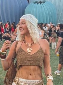 Os novos tênis Nike na cor café latte para arrasar em dias de frio e chuva no estilo boho-chic: entre na estética western neste setembro de 2026