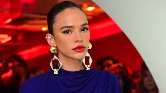 Após Bruna Marquezine recusar papel de cafetina em série com Cauã Reymond, Globo define atriz substituta e corta pesada história da trama