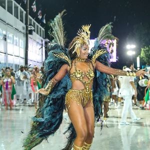 Iza fez bonito na Sapucaí e arrancou eleogios de internautas